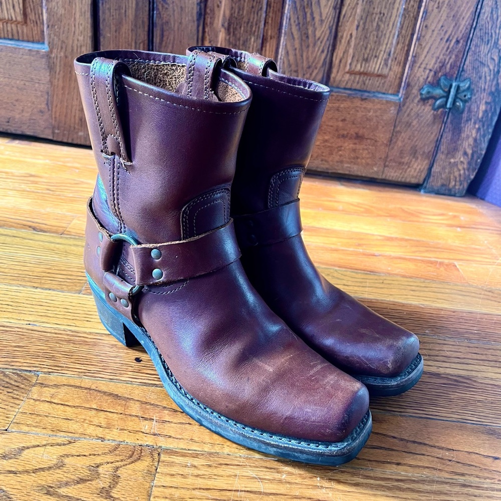 Women’s Frye Harness 8R Boots
